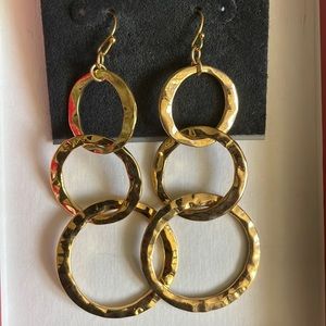 Gold dangling hopped earrings
